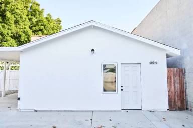 Main picture of 608 E Realty St