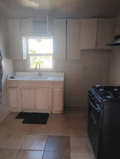 Main picture of 320 N H St