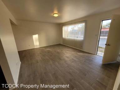Main picture of 122 N 13th Ave