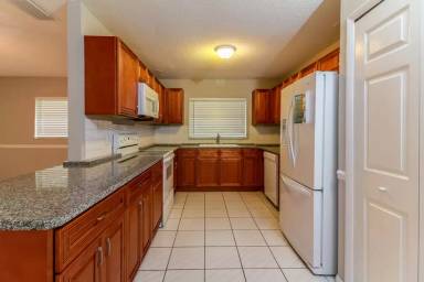 Main picture of 3870 NW 103rd Ave