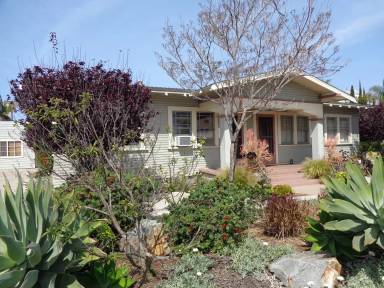 Main picture of 3934 Goldfinch St