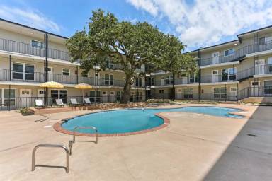 Main picture of Century Plaza