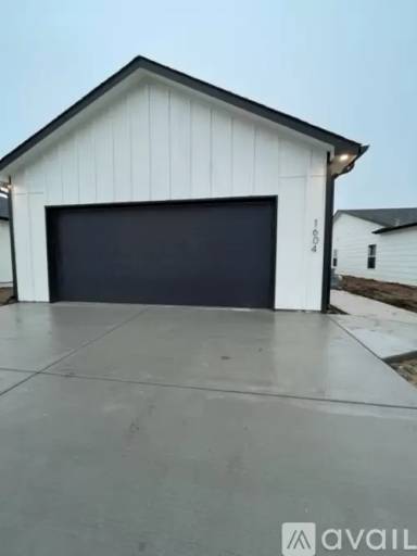 Main picture of 1604 S Hickory Creek St