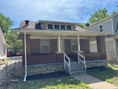 Main picture of 5245 Euclid Ave