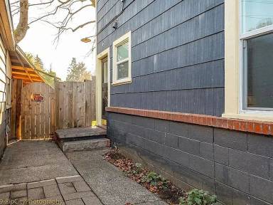 Main picture of 3026 SE Tacoma St