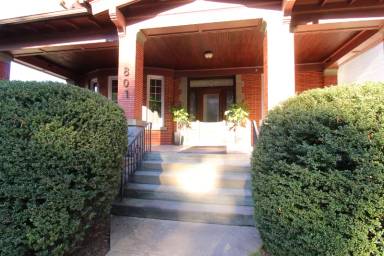 Main picture of 801 Monroe Ave