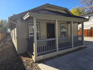 Main picture of 919 E Fifth St