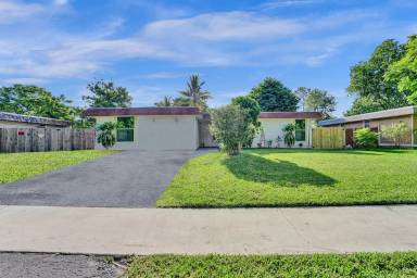 Main picture of 7804 NW 73rd Ave