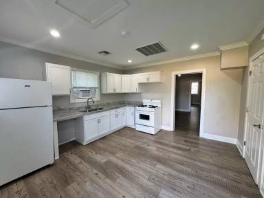 Main picture of 2516 Bank St