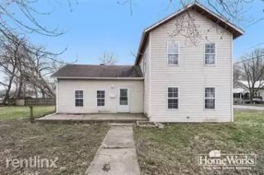 Main picture of 118 S Apple Rd