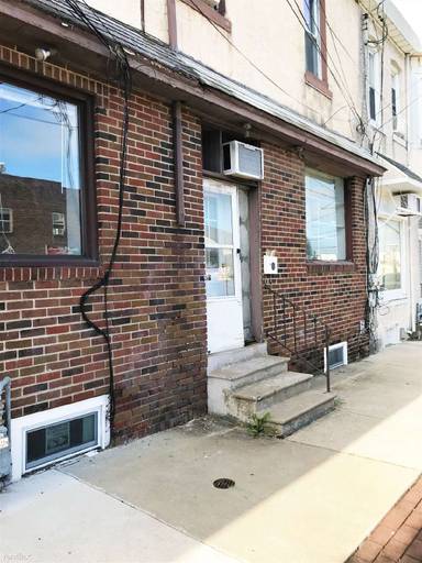 Main picture of 66 E 4th St