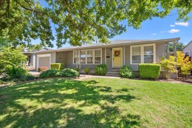 Main picture of 2650 Watson St