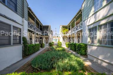 Main picture of 2811 W 42nd St