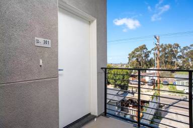 Main picture of 1815 La Siesta Way