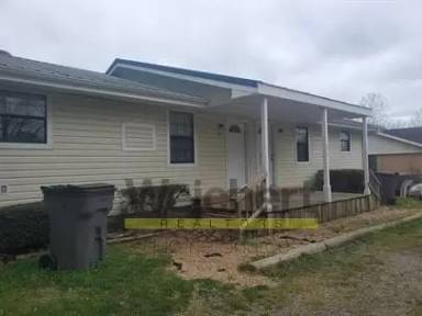 Main picture of 814 E Unity Rd