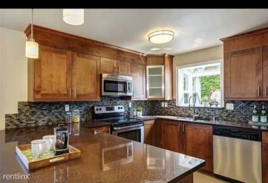 Main picture of 233 3rd Ave N