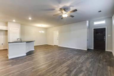Main picture of 617 Blackland Dr