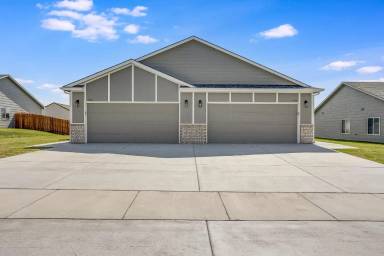 Main picture of 5250 N Cypress St