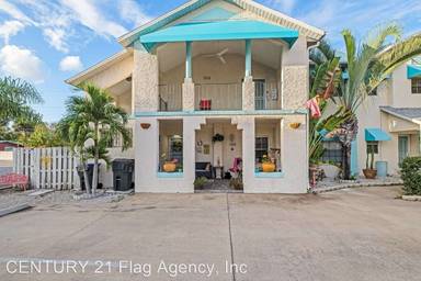 Main picture of 142 Country Club Dr