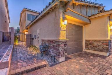 Main picture of 993 River Garden Ct