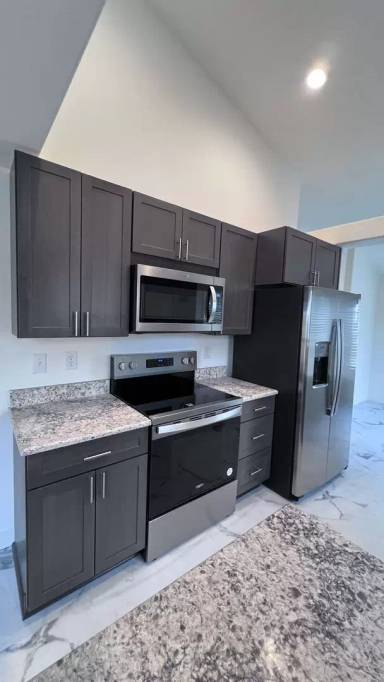 Main picture of 7610 N Ash Ln