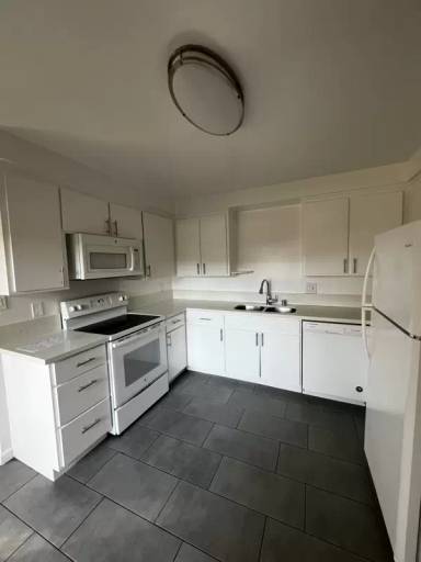 Main picture of 2435 W 227th St