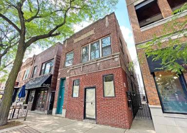 Main picture of 2112 W Roscoe St