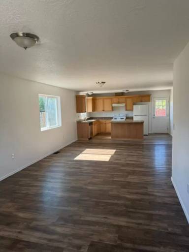 Main picture of 121 N Madison St