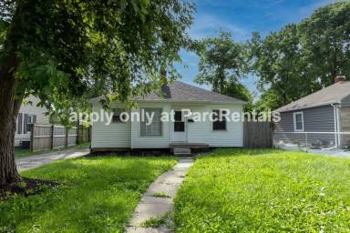 Main picture of 3132 Eastern Ave