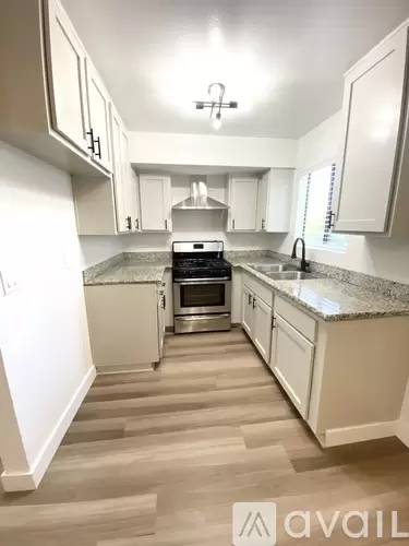 Main picture of 2216 W Court St