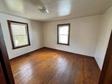 Main picture of 506 Circle Dr E