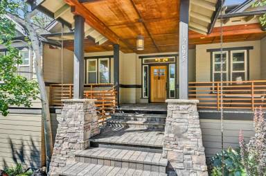 Main picture of 2095 NW Cascade View Dr