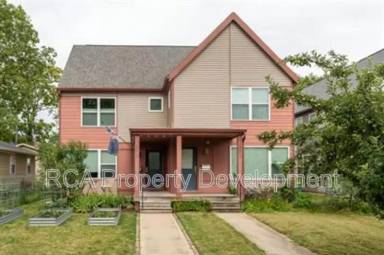 Main picture of 2061 Bellefontaine St