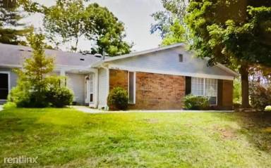 Main picture of 936 E Commons Dr