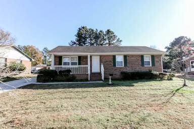 Main picture of 725 Lincoln Dr