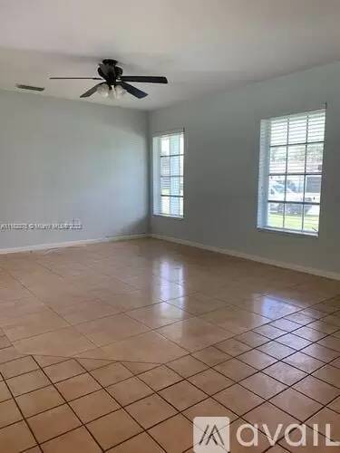 Main picture of 10521 SW 124th Ave
