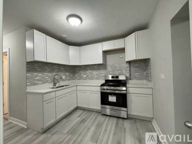 Main picture of 6830 S Michigan Ave