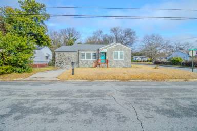 Main picture of 579 Lynmore Ave