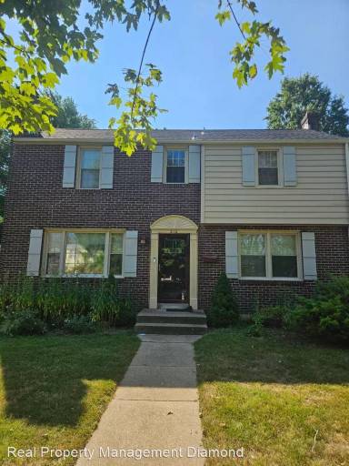 Main picture of 210 Plymouth Rd