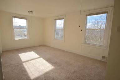 Main picture of 100 N 39th St