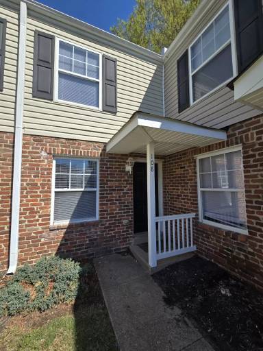 Main picture of Villas at Oakwood