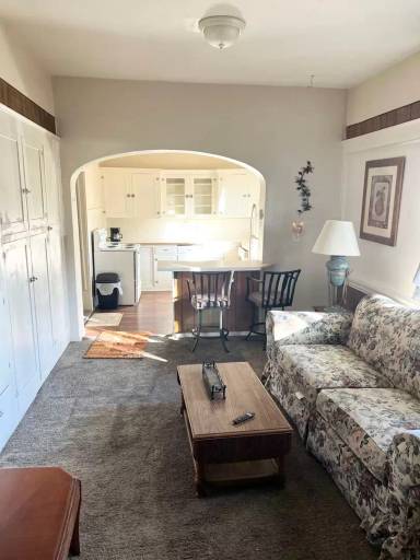 Main picture of 270 1st St