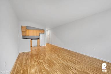 Main picture of 417 E 83rd St