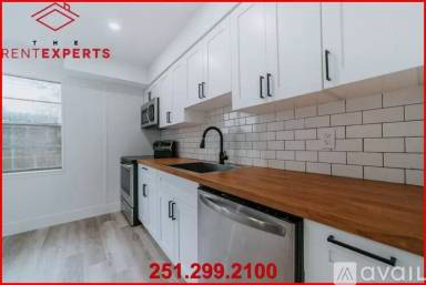 Main picture of 2604 Dauphin St