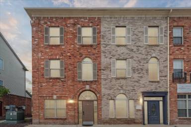 Main picture of 14151 Lakeside Blvd N