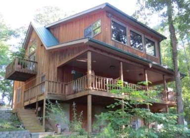 Main picture of 610 Hickory Point Dr