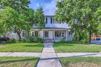 Main picture of 1040 W Woodlawn Ave