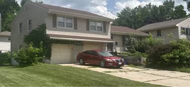 Main picture of 5031 N Woodland Ave