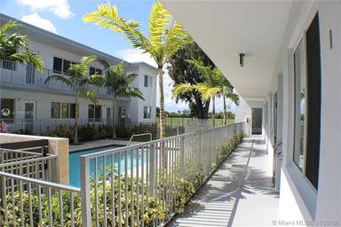 Main picture of 315 S Shore Dr