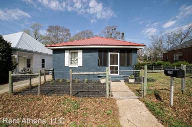 Main picture of 1382 W Hancock Ave